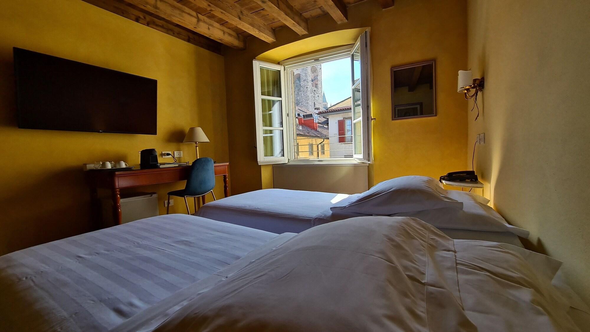 Hotel Piazza Vecchia Bergamo Bagian luar foto