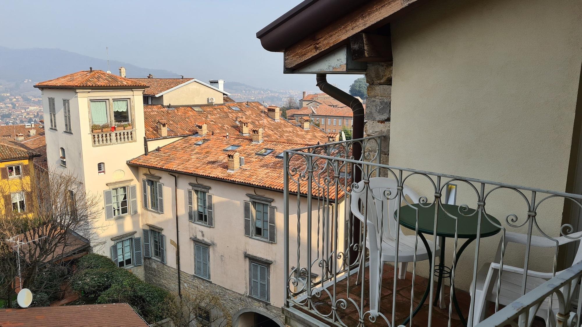 Hotel Piazza Vecchia Bergamo Bagian luar foto