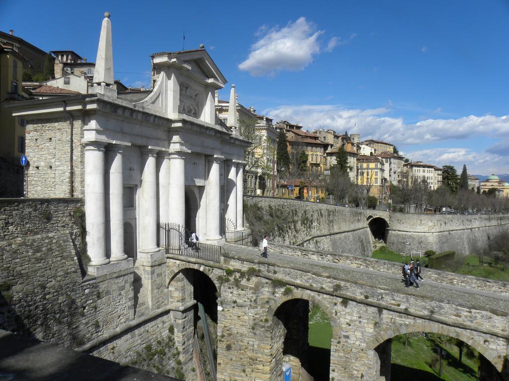 Hotel Piazza Vecchia Bergamo Bagian luar foto