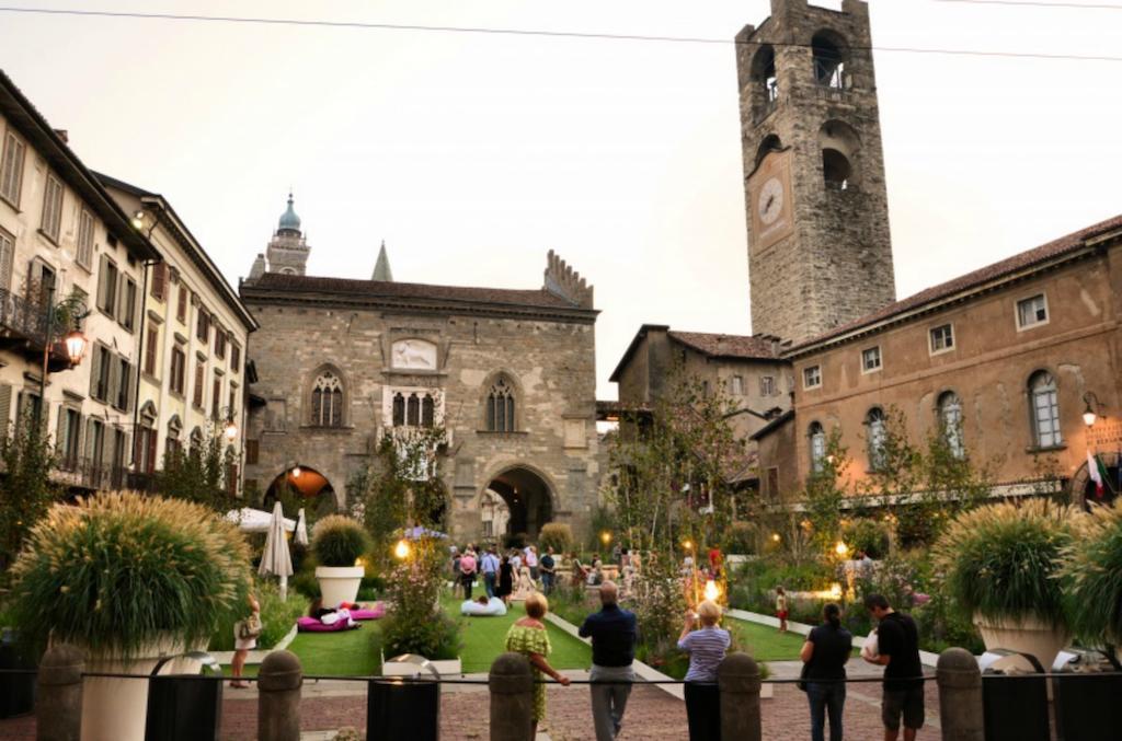 Hotel Piazza Vecchia Bergamo Bagian luar foto