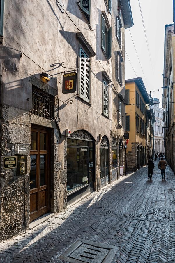 Hotel Piazza Vecchia Bergamo Bagian luar foto
